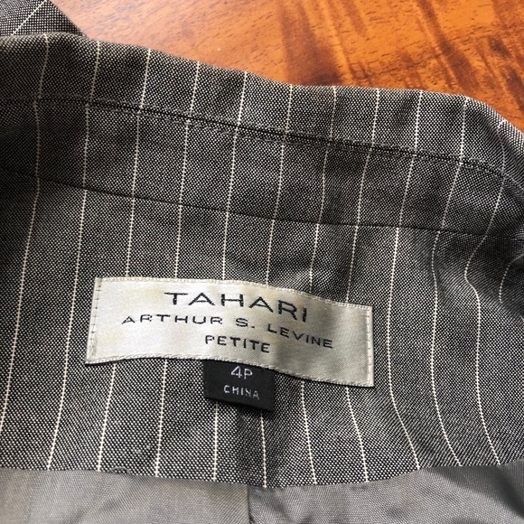 Women’s suits - Picture 8 of 8